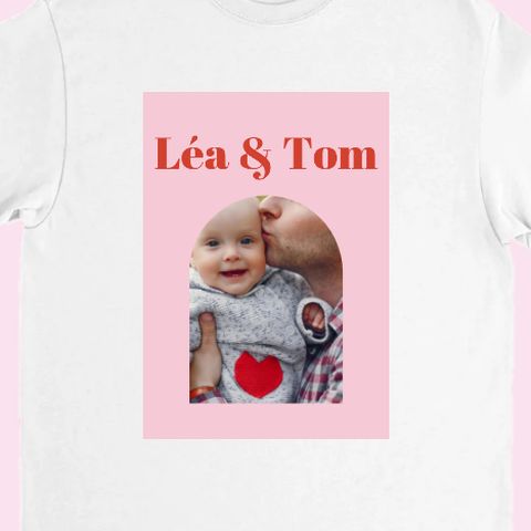 Thème Arche rose sur un tee-shirt personnalisé avec une photo